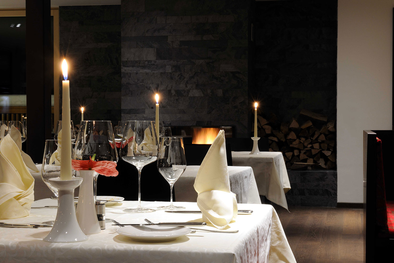 fireplace-restaurant-stone